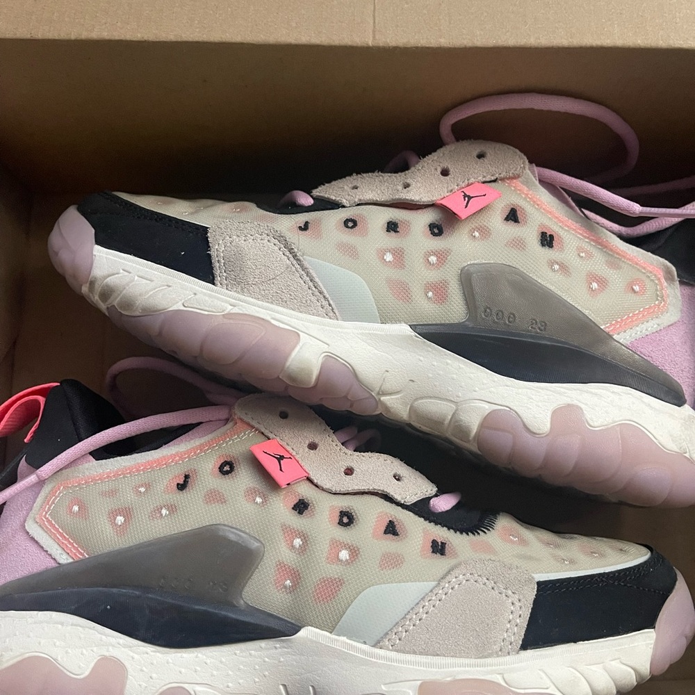 Jordan Delta 2 ladies